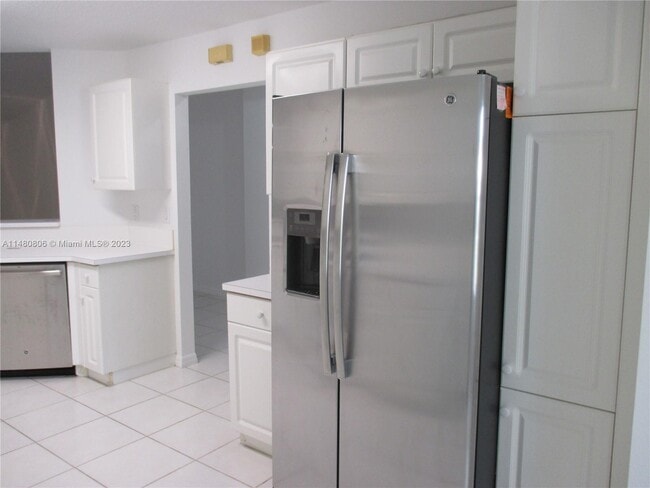 Building Photo - 4112 Pine Ridge Ln