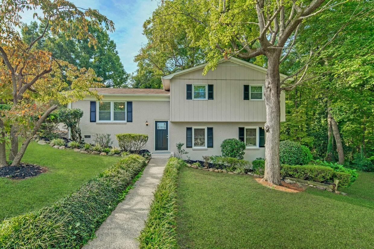 Primary Photo - 1447 E Perry St