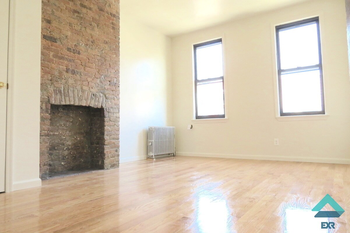 Primary Photo - 242 Jefferson St