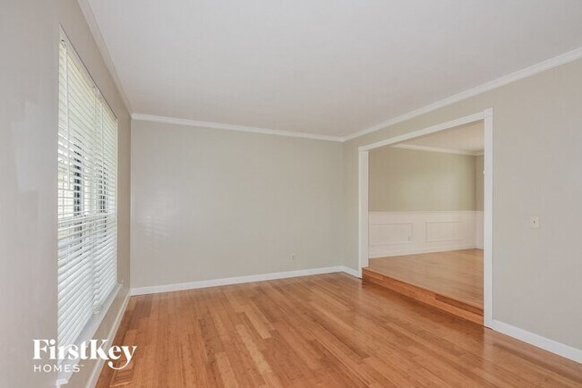 Building Photo - 124 Royallsprings Pkwy