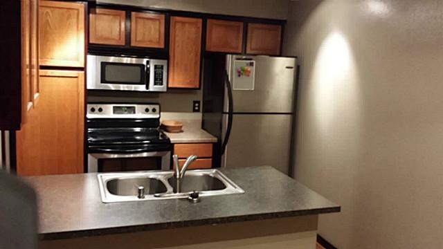 Foto del edificio - 5808 Sandhurst Ln