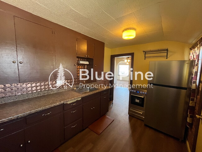 Building Photo - 498 E 17th St