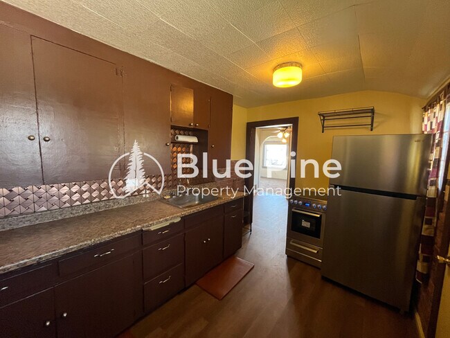 Foto del edificio - 498 E 17th St