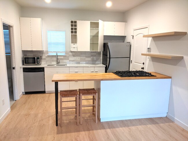 Cocina - 1902 Haskell St