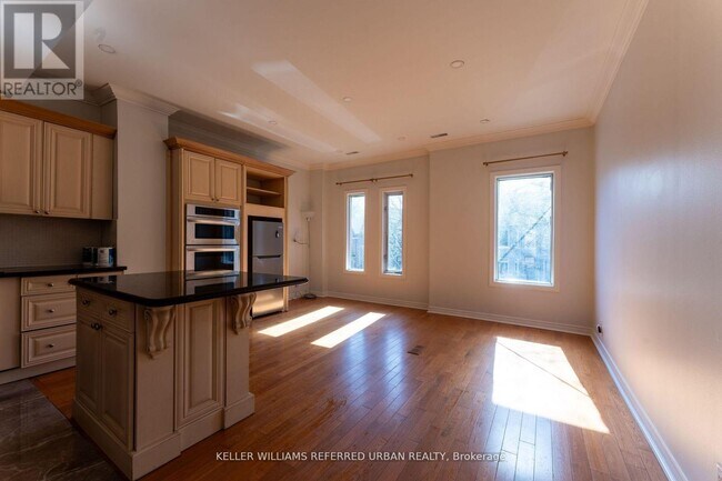 Photo du bâtiment - 177 Strachan Ave