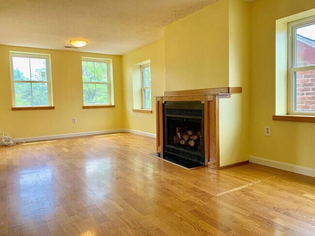 Building Photo - 3 Essex St