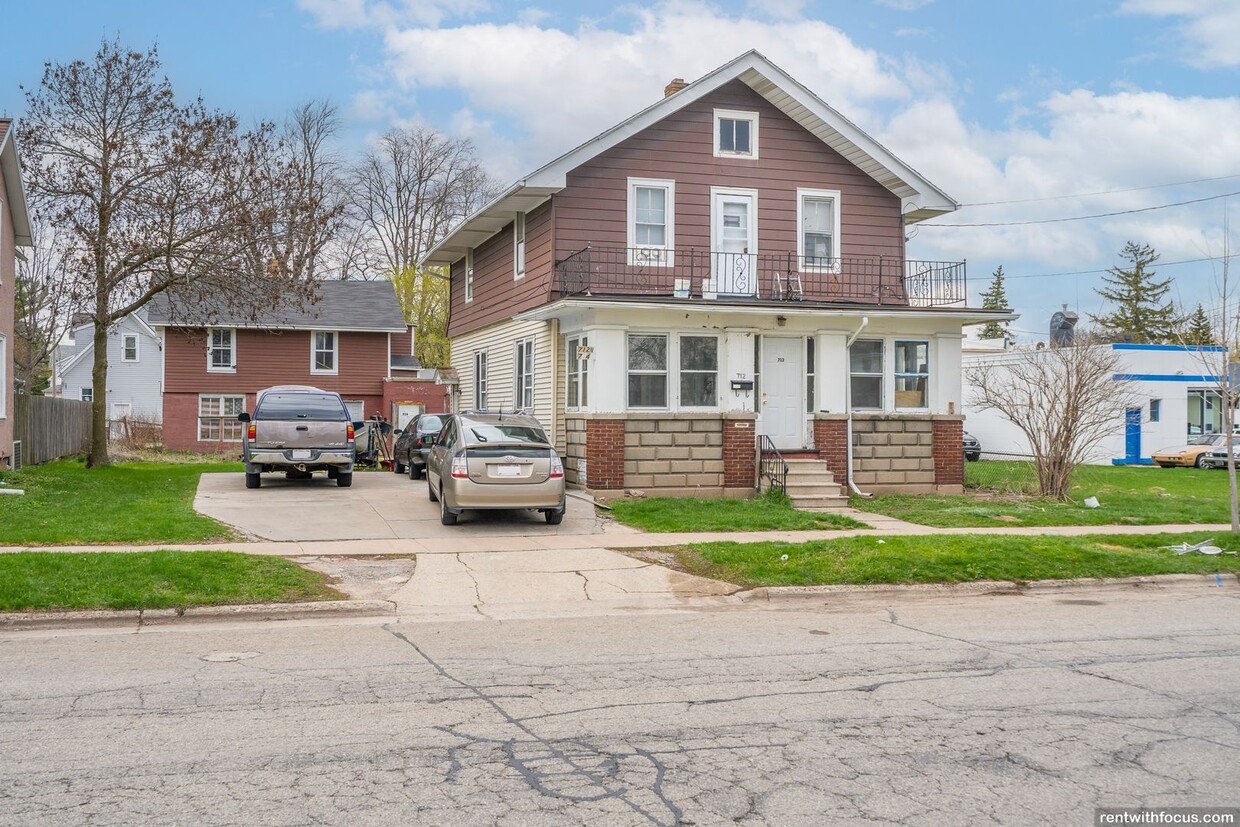 Foto principal - 712 W Lorain St