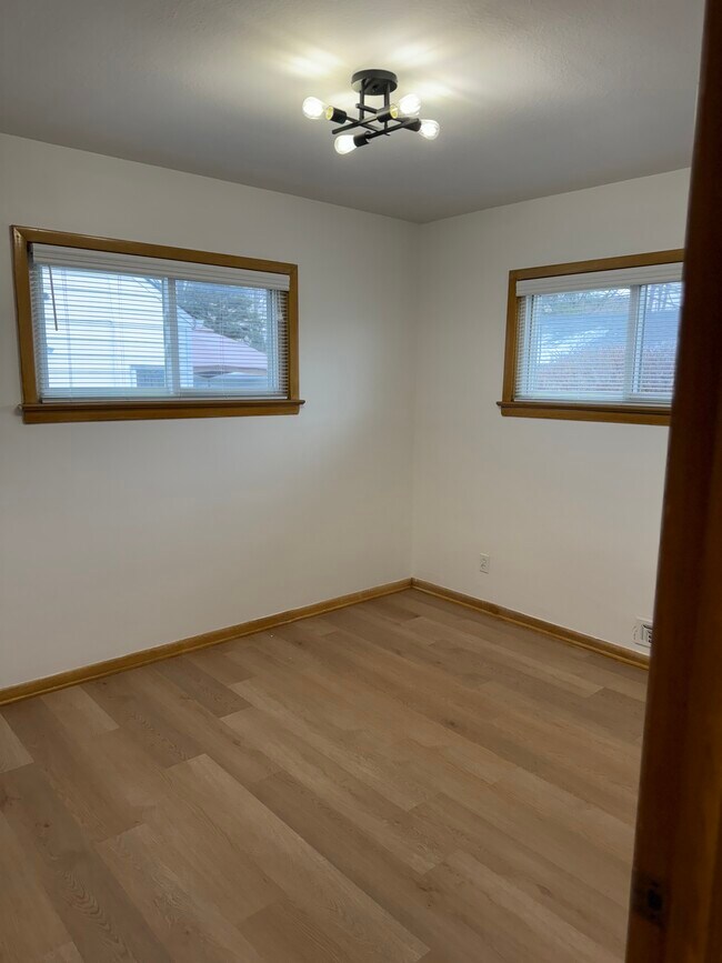 Foto del edificio - 15316 Greendale Rd