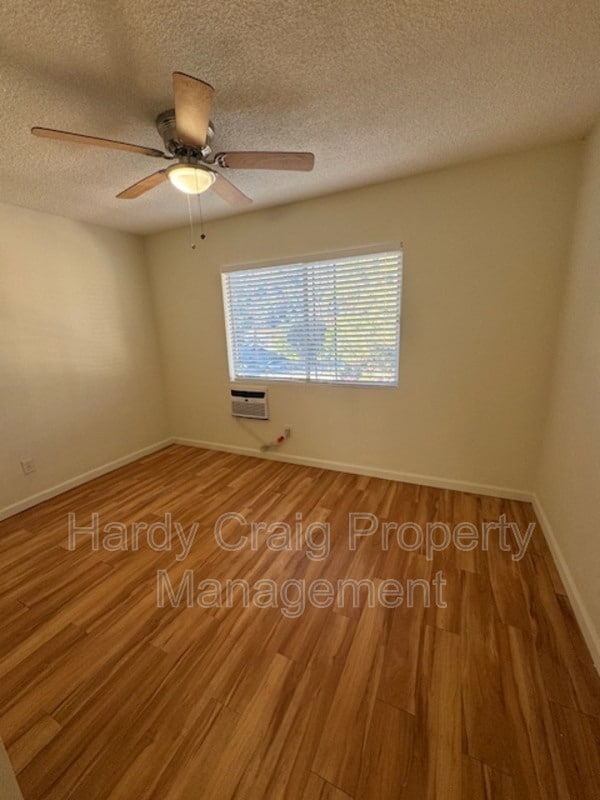Building Photo - 3906 La Crescenta Ave