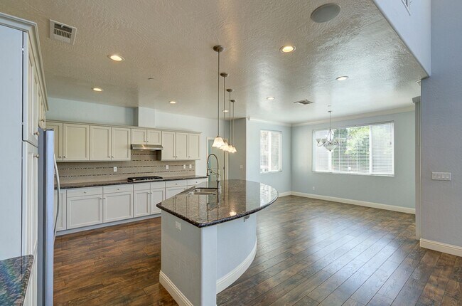 Building Photo - 1148 Cordova Ave