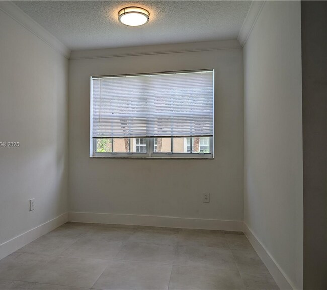 Building Photo - 140 SW 117th Ave