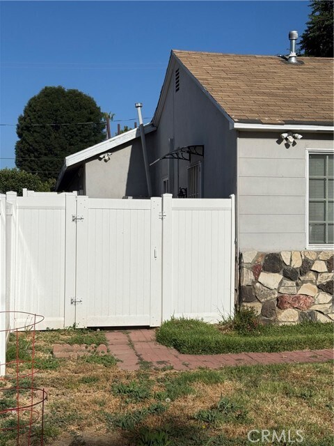 Building Photo - 7045 Lindley Ave