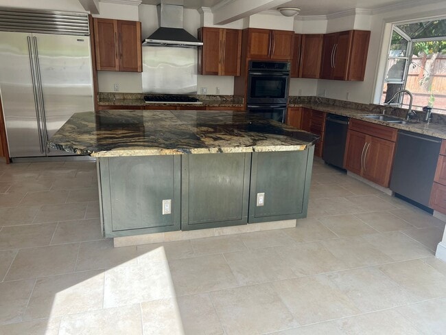 Building Photo - 6 Mount Hood Ct