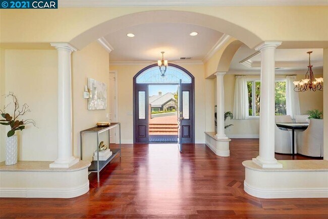 Building Photo - 554 Oakshire Pl