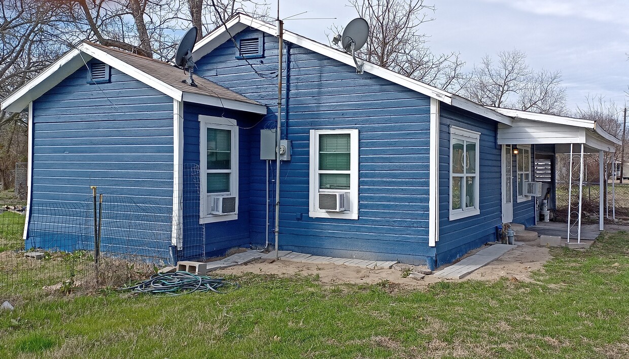504 Paris St, Ladonia, TX 75449 House for Rent in Ladonia, TX
