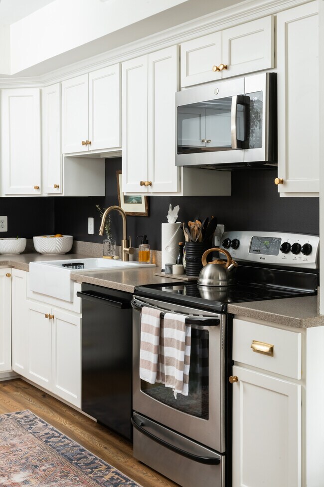 Building Photo - 306A E 3rd St