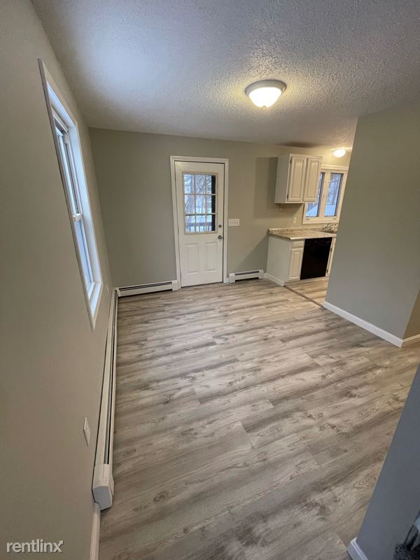 Building Photo - 1 1/2 E Broadway