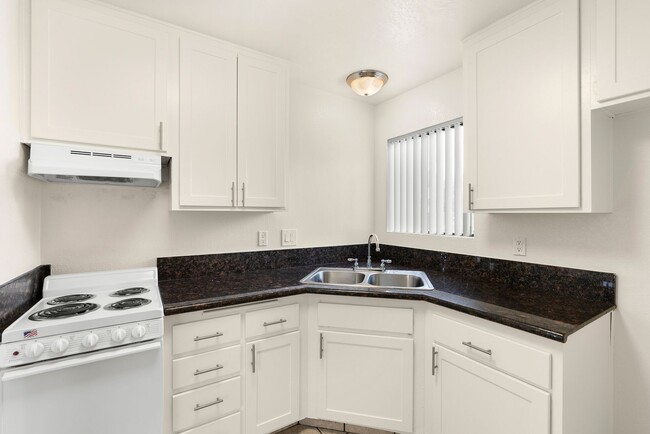 Foto del interior - Melrose Manor Apartments - Riverside, CA