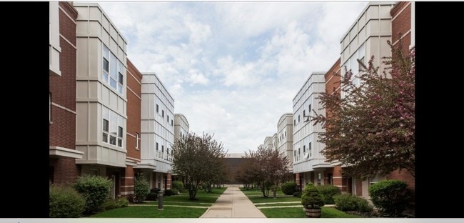 Building Photo - 3224 N Kilbourn Ave