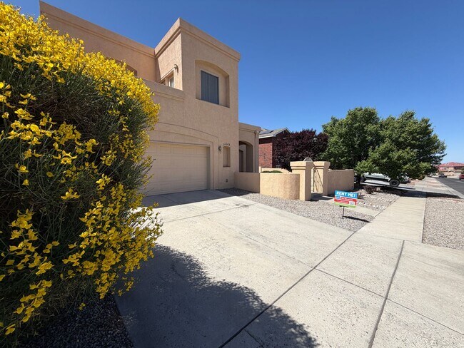 Foto del edificio - 4 Bedroom Home Plus Office Available Near Eubank Blvd NE & Paseo Del Norte!