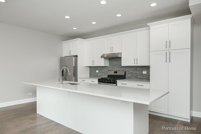 Kitchen - 4103 N Lincoln Ave