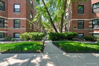 Building Photo - 726 Hinman Ave