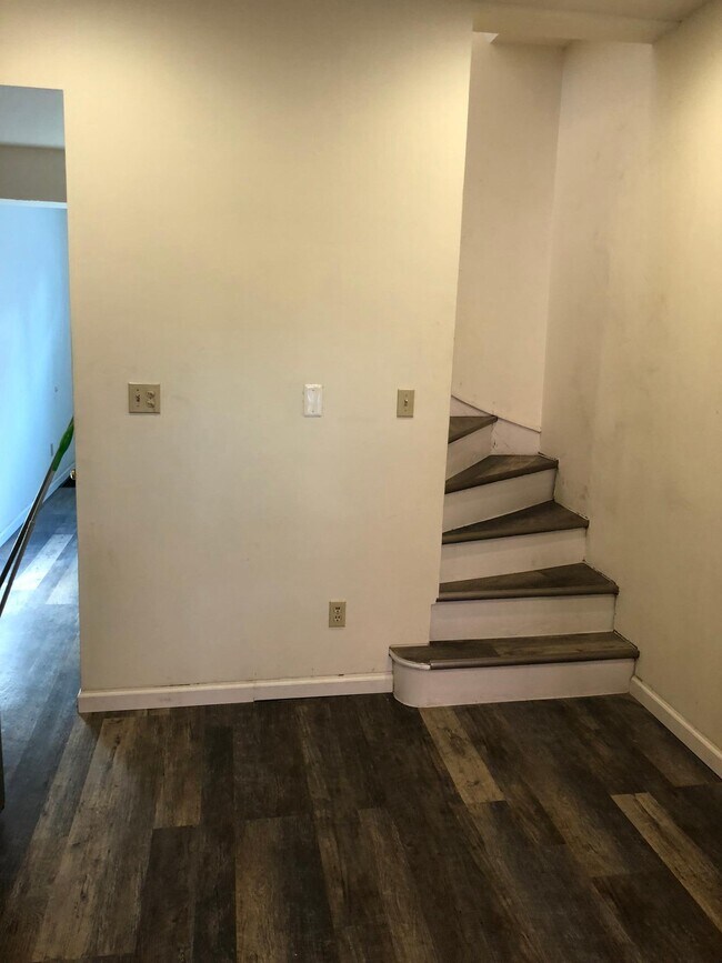 Foto del edificio - 185 1/2 Home St