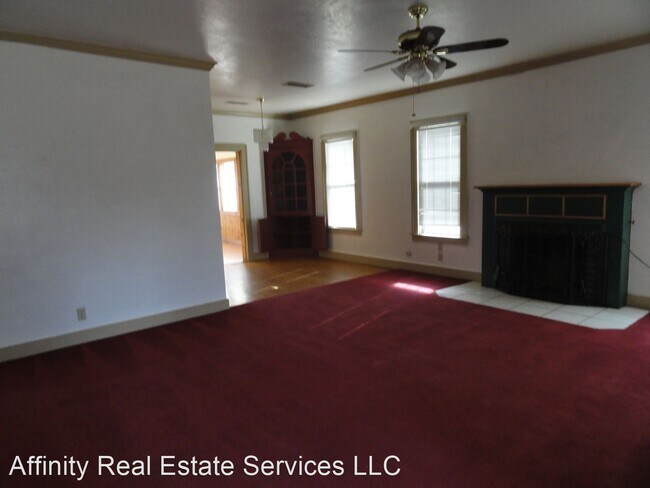 Building Photo - 2 br, 1.5 bath House - 612 N. Halagueno