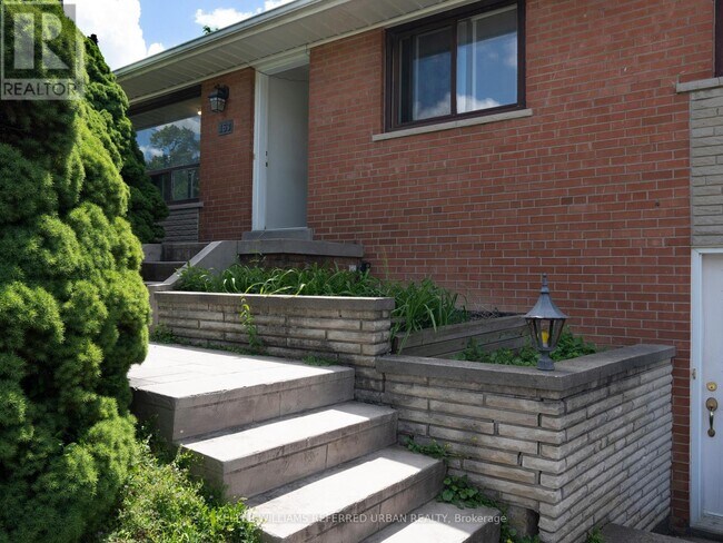 Photo du bâtiment - 153 Newton Dr