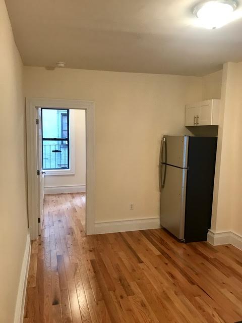 Building Photo - 26 E 105th St