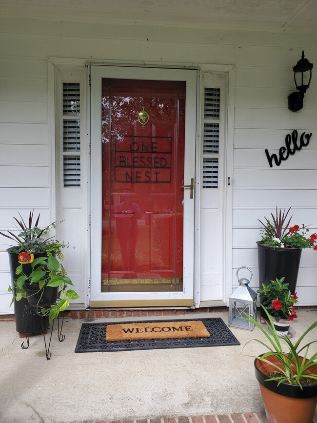 Foto del edificio - Room in House on Morington Ln