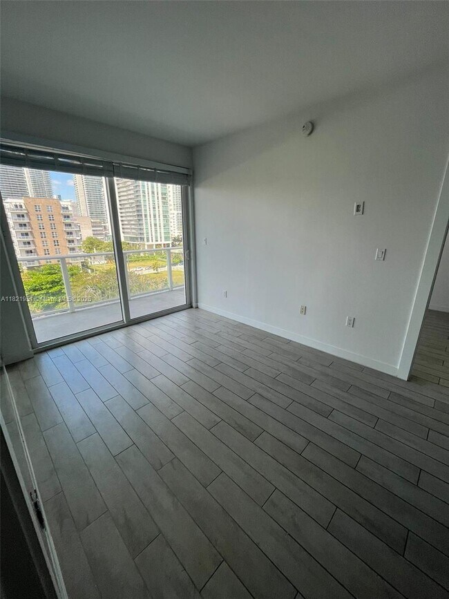 Foto del edificio - 321 NE 26th St