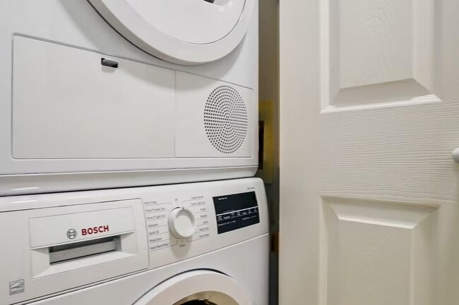 Building Photo - 912 Beach Ave