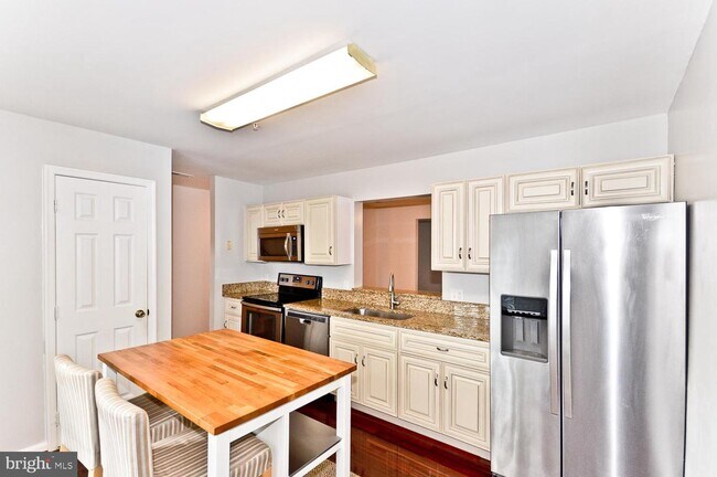 Building Photo - 4472 Blue Heron Way