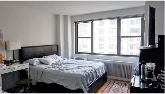Foto del edificio - 344 E 34th St