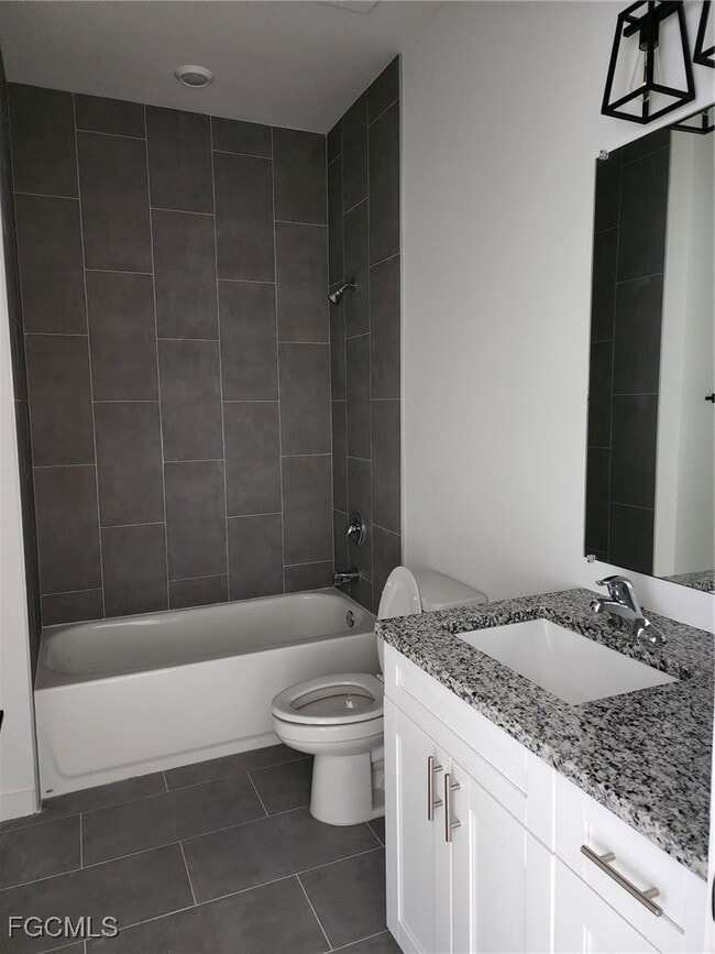 Building Photo - 2431 Lola Ave S