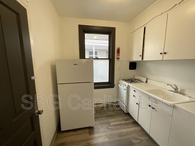 Foto del edificio - 627 E Market St