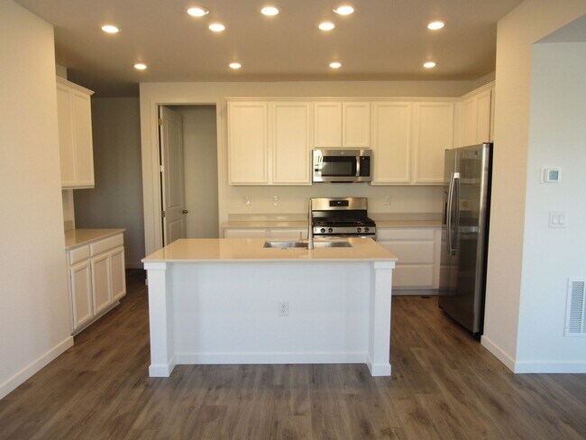 Building Photo - Brand New Paired Home in Erie w/ main floo...