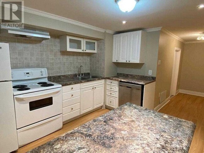 Building Photo - 24 Hillview Dr