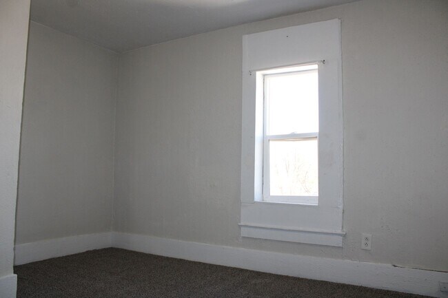 Building Photo - Move In Credit $100!!! - Cozy Studio Near ...