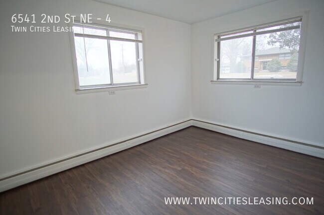 Building Photo - UPDATED!  2 Bed 1 Bath with Granite Counte...