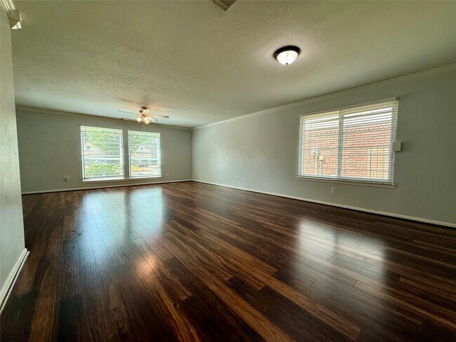 Foto del edificio - 6931 Echo Pines Dr