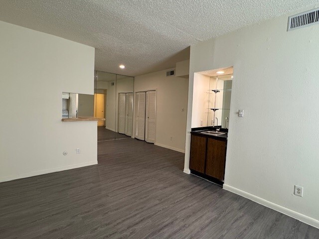 Foto del edificio - 8370 Jorine Dr