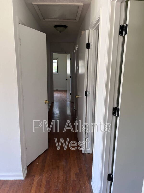 Foto del edificio - 165 Hidden Brook Ct
