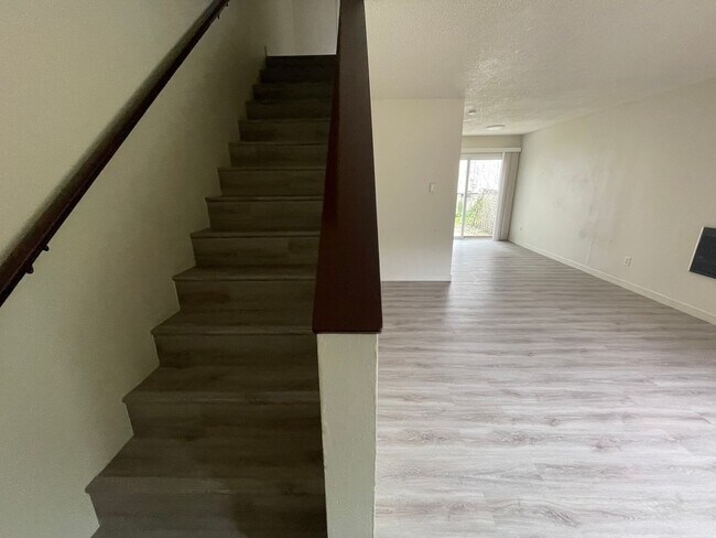 Foto del edificio - Updated 2Bd/1Ba in the Hillsdale Neighborhood of SW Portland ~ Stainless Steel Appliances and Qua...