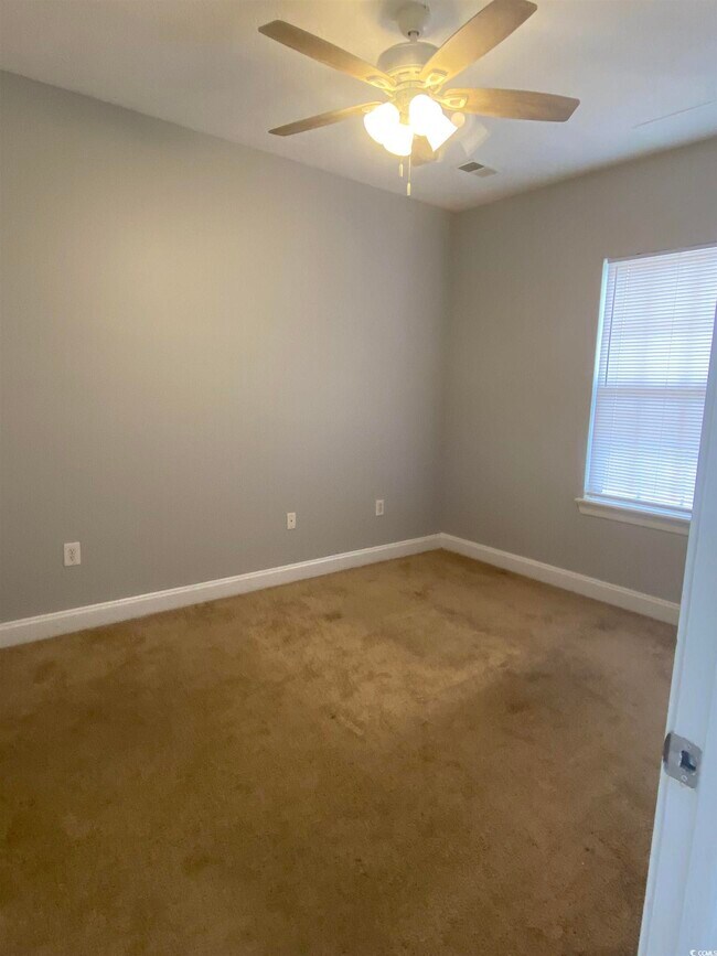 Foto del edificio - 105 Fountain Pointe Ln
