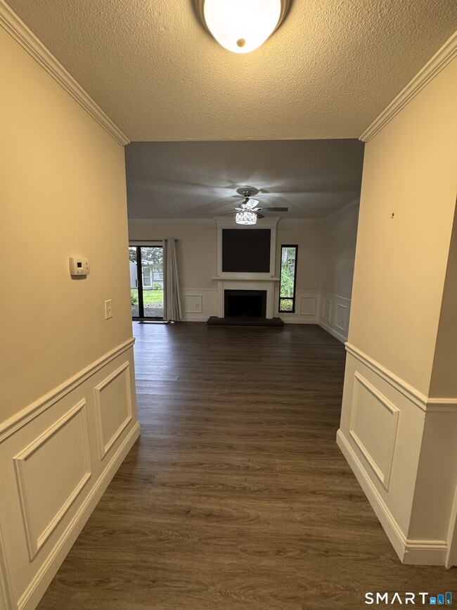 Building Photo - 41 Crocus Ln