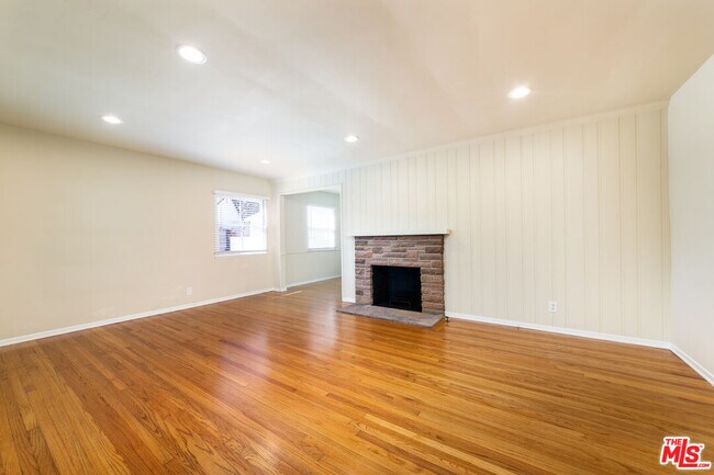 Foto del edificio - 14827 McCormick St