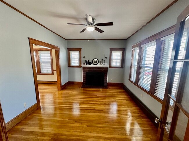 Foto del edificio - 616 Adams St