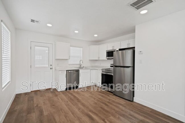 Building Photo - 300 W 100 N